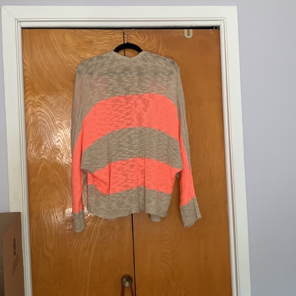 Pink rose sweater - Picture 2 of 3